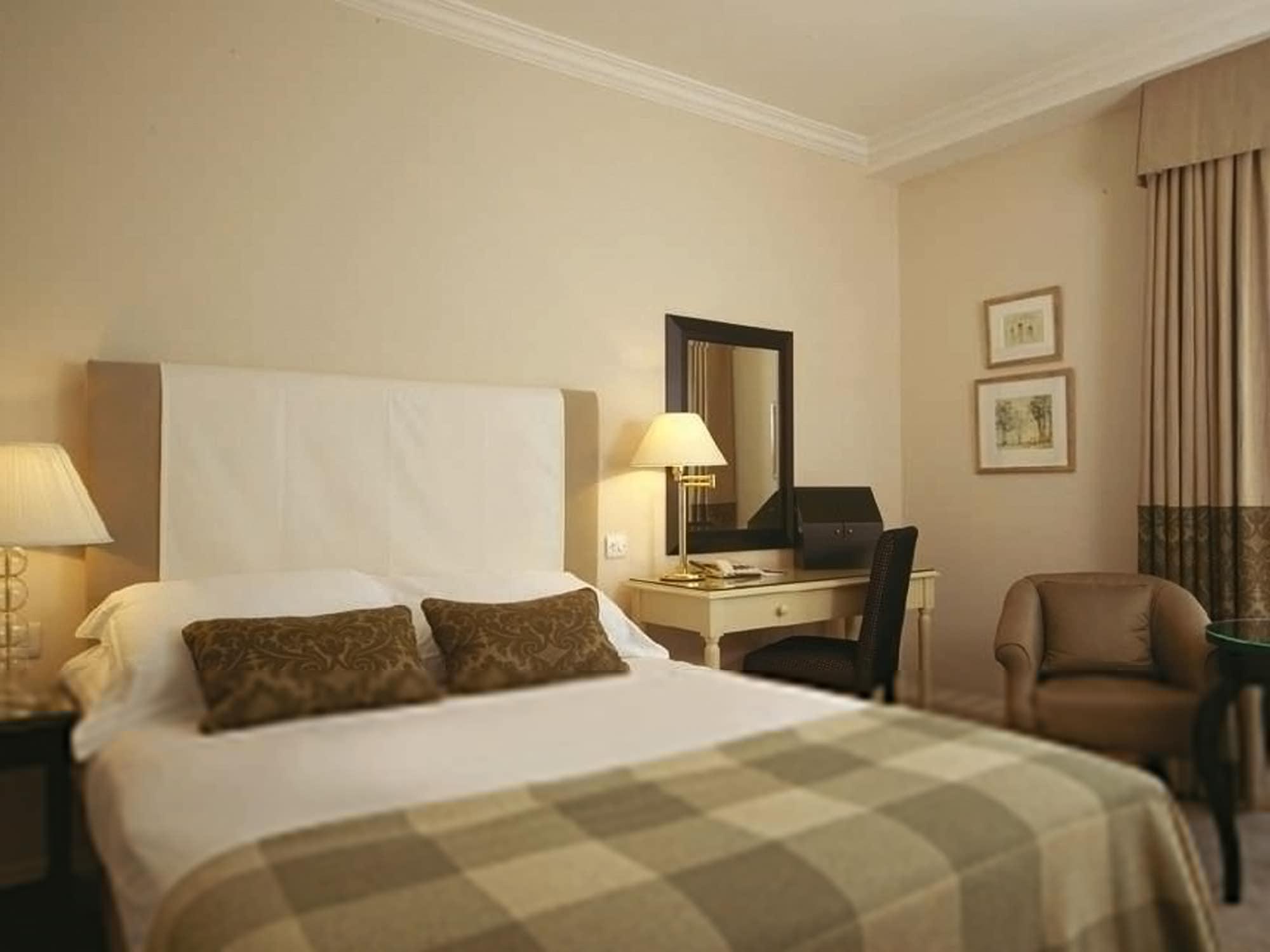 Macdonald Frimley Hall Hotel & Spa Camberley Esterno foto